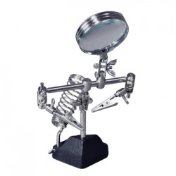 TROISIEME MAIN AVEC LOUPE